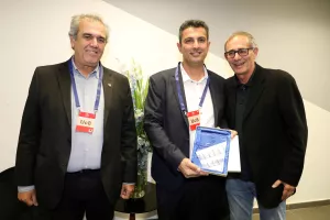Αντάλλαξαν τα... λάβαρα