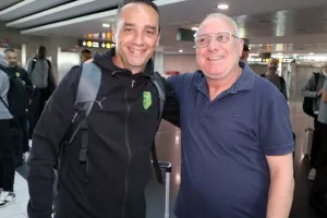 ΦΩΤΟΣ/Πέταξε για Γαλλία η ΑΕΚ - Μαζί της το kerkida.net