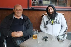 Την "έβαψαν" κιτρινοπράσινη οι "BOT", πάνω... οι μπύρες! (φώτος)