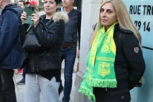 Την "έβαψαν" κιτρινοπράσινη οι "BOT", πάνω... οι μπύρες! (φώτος)