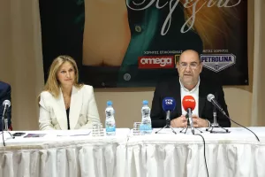 Χριστούγεννα στη Λάρνακα με την Πετρολίνα 