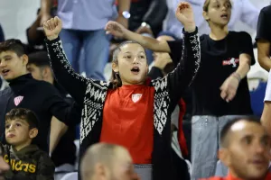 (Φωτορεπορτάζ) Ο κόσμος στο "Αντώνης Παπαδόπουλος"