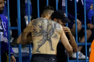 Στα... κάγκελα με Μαχητή ο Λόρια!
