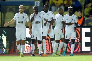 ΑΕΛ - Πάφος FC: Το... τρένο του Μπεργκ δεν σταμάτησε ούτε στη Λεμεσό! (φώτος)