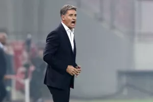 Μίτσελ: «Πρόβλημα αν χρειάζεται να πούμε σε κάποιον παίκτη τι σημαίνει το ντέρμπι με τον Παναθηναϊκό»