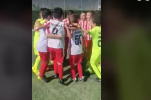 Οι μικροί της Σαλαμίνας το γιόρτασαν με.. "Ντίρλι ντίρλι ντι, Νέα ΟΛΕ!" (βίντεο)