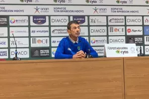 "Δύο διαφορετικά ημίχρονα/Μας αφήνει παράπονο..."