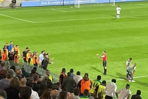 ΚΟΚΚΙΝΗ στο 14' ο Γιανέφσκι! (Φώτος)