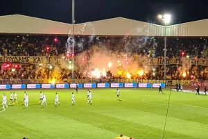 Εντυπωσιακή υποδοχή/ Έκαναν... τη νύχτα - μέρα! (Φώτος/Βίντεο)