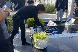 Αντιπροσωπεία του ΠΑΟΚ επισκέφθηκε τον τάφο του άτυχου Νάσου Κωνσταντίνου (Φώτος)