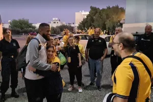 ΦΩΤΟΣ / Αγκαλιά με Σάντος η μικρή Ερμίνα 