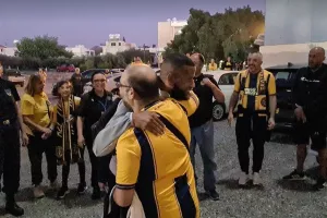 ΦΩΤΟΣ / Αγκαλιά με Σάντος η μικρή Ερμίνα 