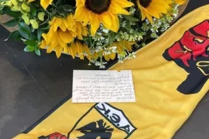 Original σε Ελίασον: «Σου ευχόμαστε ταχεία ανάρρωση για να γυρίσεις σ' αυτό που κάνεις καλύτερα»