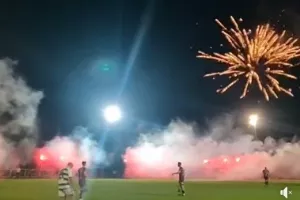 "Καλούμε το να κόσμο να έρθει και να δώσει το συνθήματα της νίκης"