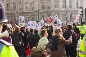 Απεργίες στην Βρετανία λόγω ακρίβειας, βγήκαν στους δρόμους οι Αγγλοι