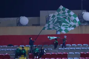H σημαία ψηλά! 