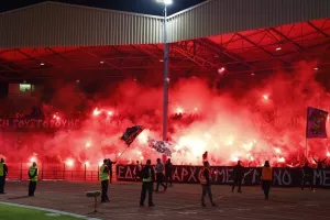 Τρομερή ατμόσφαιρα από ΘΥΡΑ 1: Έκαναν τη νύχτα μέρα μετά το τέλος (βίντεο/φώτος)