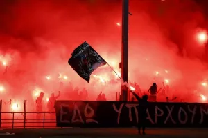 Τρομερή ατμόσφαιρα από ΘΥΡΑ 1: Έκαναν τη νύχτα μέρα μετά το τέλος (βίντεο/φώτος)