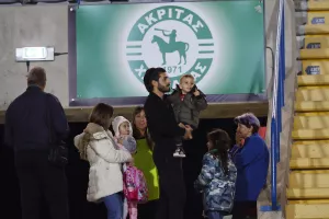 Γήπεδο... με τα πιτσιρίκια! (Φώτος)