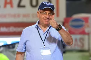 Ομιλία Πουλλαΐδη/ "Θα ήταν για το καλό της Ανόρθωσης να υπάρξει άμεση αποχώρηση της οικογένειας;"