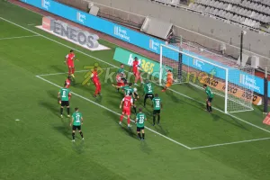ΦΩΤΟΣ/To 1-0 του Ντορεγκαράι και ο πανηγυρισμός... καράτε στο σημαιάκι!