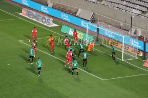 ΦΩΤΟΣ/To 1-0 του Ντορεγκαράι και ο πανηγυρισμός... καράτε στο σημαιάκι!
