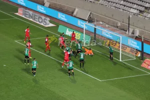 ΦΩΤΟΣ/To 1-0 του Ντορεγκαράι και ο πανηγυρισμός... καράτε στο σημαιάκι!
