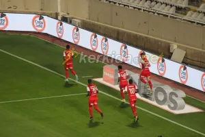 ΦΩΤΟΣ/To 1-0 του Ντορεγκαράι και ο πανηγυρισμός... καράτε στο σημαιάκι!