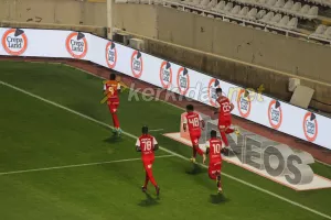 ΦΩΤΟΣ/To 1-0 του Ντορεγκαράι και ο πανηγυρισμός... καράτε στο σημαιάκι!