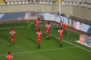 ΦΩΤΟΣ/To 1-0 του Ντορεγκαράι και ο πανηγυρισμός... καράτε στο σημαιάκι!
