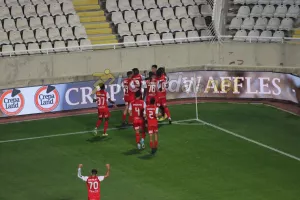 ΦΩΤΟΣ/To 1-0 του Ντορεγκαράι και ο πανηγυρισμός... καράτε στο σημαιάκι!