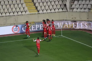 ΦΩΤΟΣ/To 1-0 του Ντορεγκαράι και ο πανηγυρισμός... καράτε στο σημαιάκι!