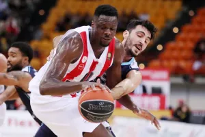Φαλ: «Πρέπει να διορθώσουμε τα χαμηλά και κακά διαστήματά μας»
