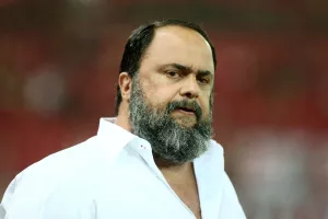 Στον Ρέντη ο Μαρινάκης, αναμένονται εξελίξεις