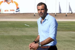 Συνεχίζει με Νικολάου 