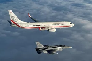 Πέταξε με συνοδεία F16 η αποστολή της Πολωνίας! (βίντεο)