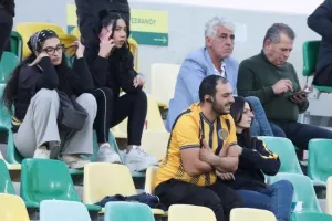 (Φωτορεπορτάζ) Ο κόσμος στην ΑΡΕΝΑ