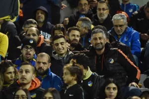 (Φωτορεπορτάζ) Οι ΑΠΟΕΛίστες στην Περιστερώνα 