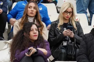 (Φωτορεπορτάζ) Ο κόσμος στο ΑΠΟΕΛ - Ομόνοια