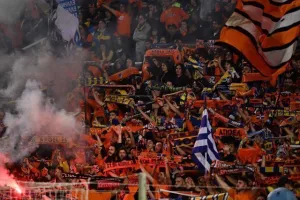 (Φωτορεπορτάζ) Ο κόσμος στο ΑΠΟΕΛ - Ομόνοια