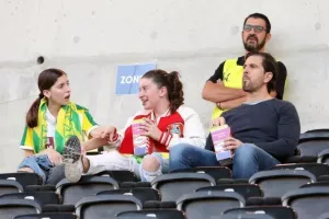 (Φωτορεπορτάζ) Ο κόσμος στην ΑΡΕΝΑ
