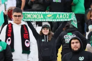 (Φωτορεπορτάζ) Ο κόσμος στο ΑΠΟΕΛ - Ομόνοια