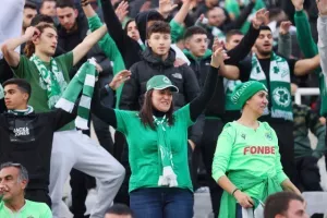 (Φωτορεπορτάζ) Ο κόσμος στο ΑΠΟΕΛ - Ομόνοια