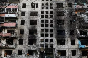 Συγκλονιστική φωτογραφία: Εγχείρηση καρδιάς στην Ουκρανία μέσα στο σκοτάδι