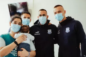Απόλλων/Μοίρασε χαμόγελα και δώρα στα μικρά παιδιά στο Γεν. Νοσοκομείο (φώτος)