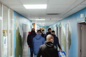 Απόλλων/Μοίρασε χαμόγελα και δώρα στα μικρά παιδιά στο Γεν. Νοσοκομείο (φώτος)