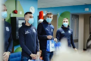 Απόλλων/Μοίρασε χαμόγελα και δώρα στα μικρά παιδιά στο Γεν. Νοσοκομείο (φώτος)