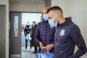 Απόλλων/Μοίρασε χαμόγελα και δώρα στα μικρά παιδιά στο Γεν. Νοσοκομείο (φώτος)