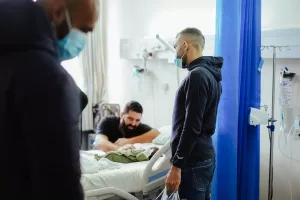 Απόλλων/Μοίρασε χαμόγελα και δώρα στα μικρά παιδιά στο Γεν. Νοσοκομείο (φώτος)
