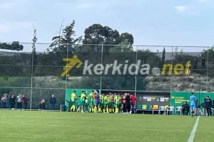 Tρίποντο και... "κιτρινοπράσινη" κορυφή